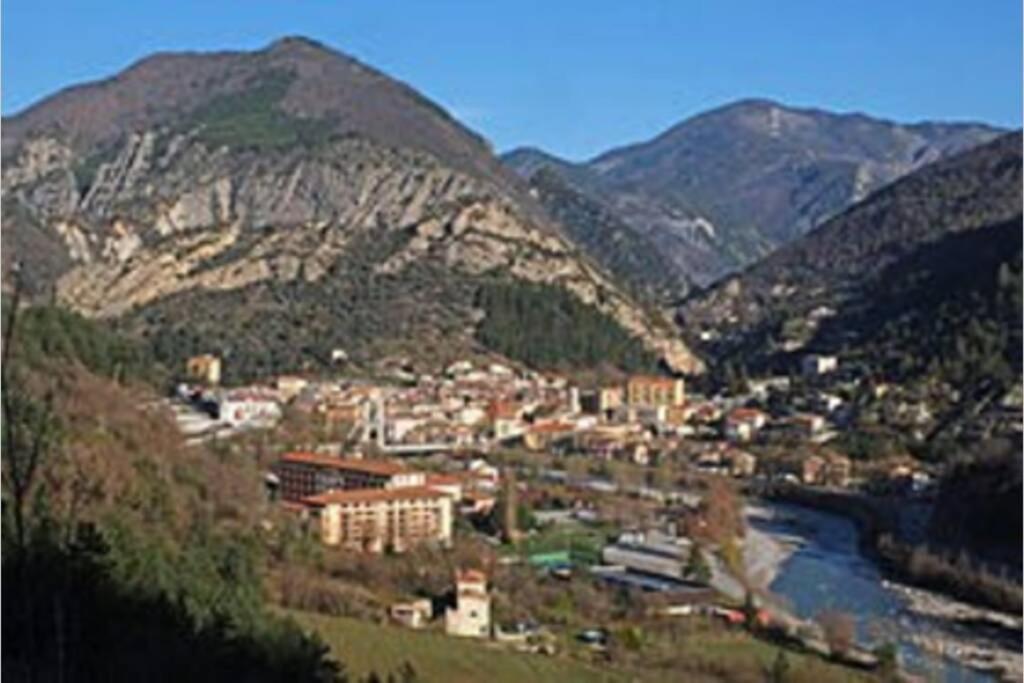 2P Au Coeur Des Montagnes Avec Piscine Chauffee Apartamento Puget-Théniers Exterior foto