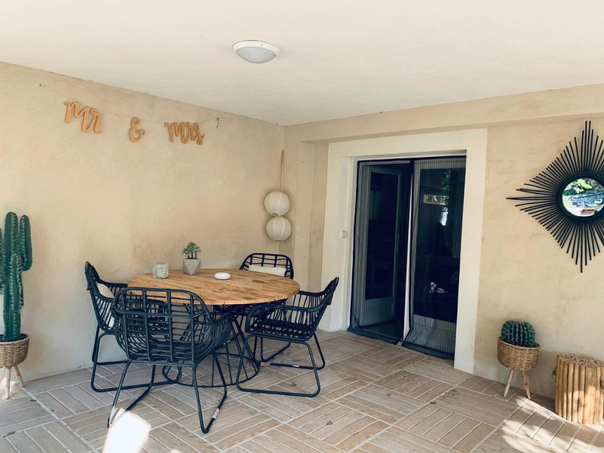 2P Au Coeur Des Montagnes Avec Piscine Chauffee Apartamento Puget-Théniers Exterior foto